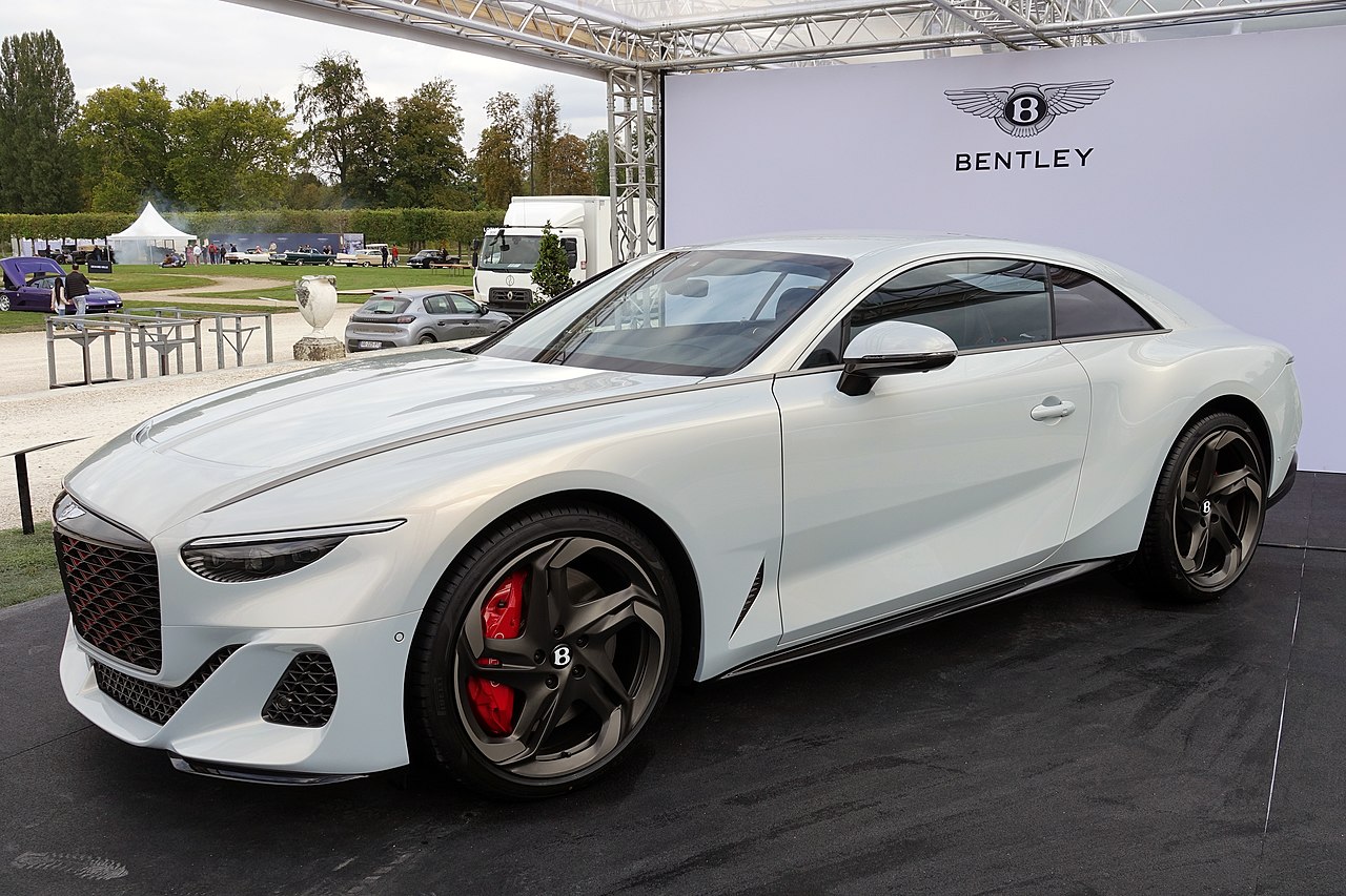 Investigasi Spesifikasi Bentley 2026: Siapa Pesaing Terberatnya di 2026?