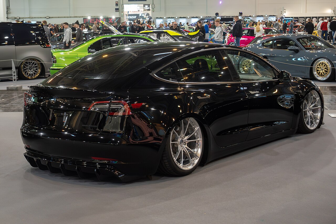 Mengapa Memilih Tesla Model 2 2026: Siapa Pesaing Terberatnya di 2026?